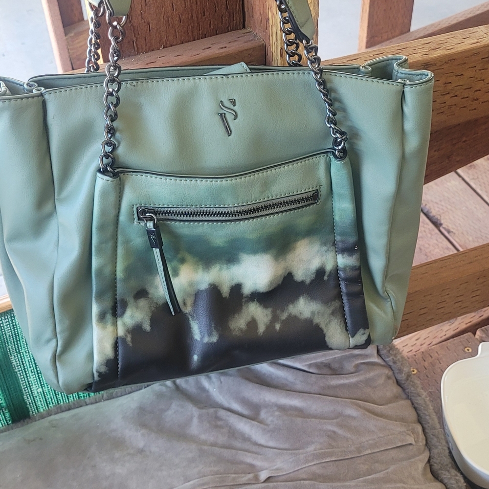 Vera Wang Green Leather Shoulder Bag with Chain Strap